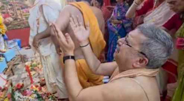 ‘Give Me Knowledge, Give Me Devotion': MP Kalyan Banerjee Gets Emotional During Durga Puja