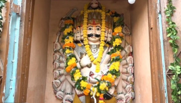 One Day, One Rare Darshan! 🙏 Kanpur’s Ravana Temple Opens Only on Dussehra, Welcoming Devotees to Worship the Lanka King