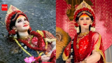 She Looks Almost Alive! Raipur’s Viral Durga Idol Makes Saying Goodbye Hard for Devotees ❤️