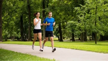 Plot Twist: Your Daily Walk Might Be Giving Your Brain a Little Upgrade 🧠🚶🏻‍♀️