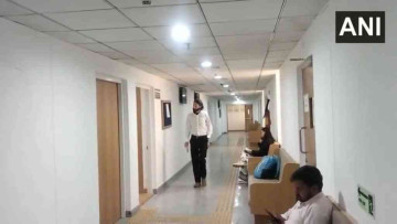 US National Matthew Aaron Vandyke Returns to Delhi Court After Family Visit! 🏛️✨