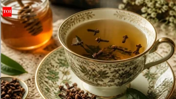 Green Tea Got Two New Besties🍵🍯 Cloves & Honey Add Flavor, but Skip the Miracle-Cure Claims
