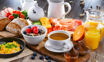 Breakfast Is in Its Heart-Healthy Era 🥣Oats, Berries & Nuts Can Help Support Healthy Blood Pressure ❤️