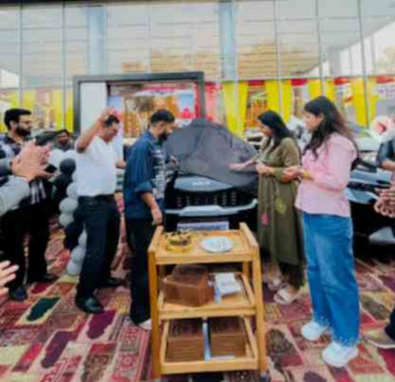 Some Bosses Say ‘Keep It Up’, Others Hand Over Car Keys! Haryana Firm Gifts 4 Employees Kia Sonet SUVs