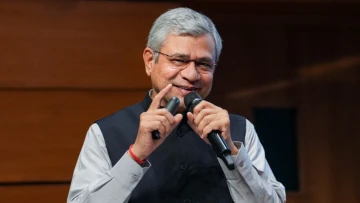 Vaishnaw Highlights iPhone Scheme’s 12 Lakh Jobs and ₹3.25 Lakh Crore in Taxes 📱