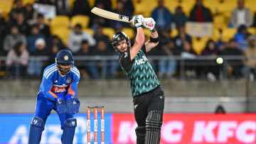 💥 Glenn Phillips Goes BERSERK! New Zealand Star Smashes 46-Ball Century Against India at Eden Park 🏏