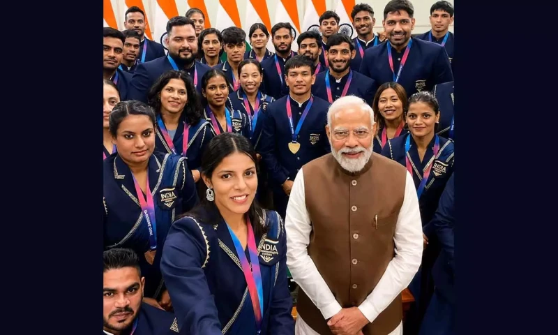 'Those who play, will flourish': PM Modi to India's CWG medallists