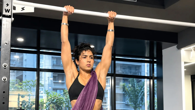 Samyuktha Hegde Did 106 Pull-Ups in a Sari-and Her Message to Women Hits Even Harder