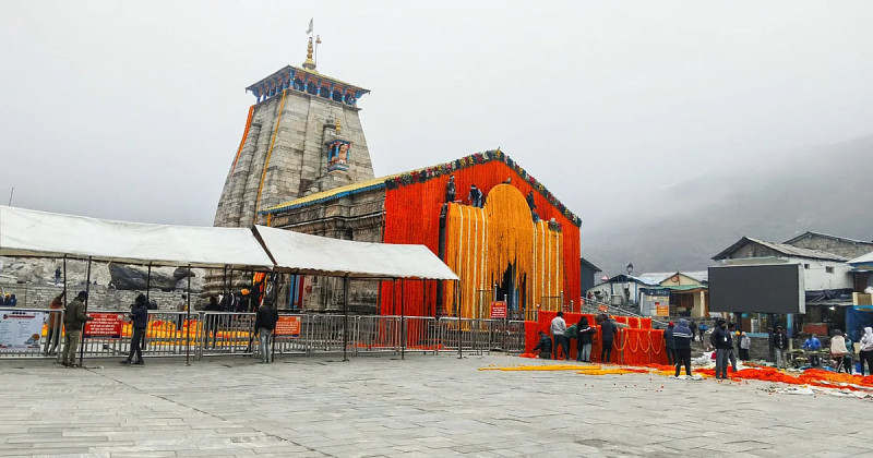 Kedarnath Moves to Protect Sanctum’s Sanctity as Temple Committee Considers Phone Lockers for Pilgrims