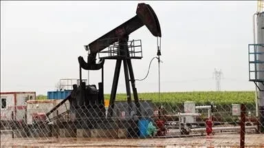 Oil Prices Stay Near $100 as Hormuz Flows Ease Supply Fears