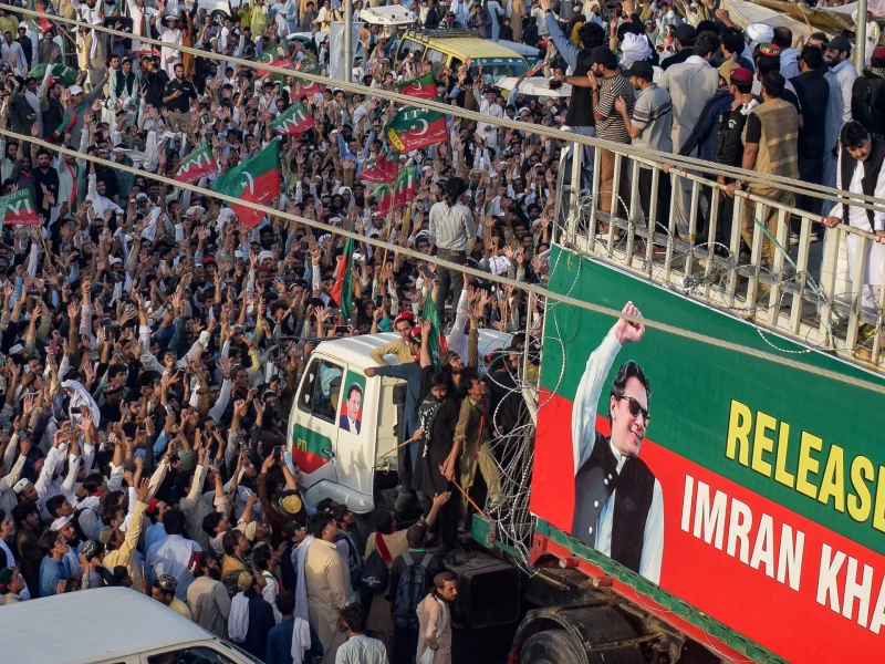 Imran Khan Supporters Begin Pakistan Protest March After Talks With Govt Fail