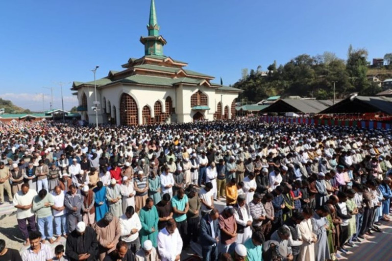 Sheikh-ul-Alam Urs draws devotees to Charar-i-Sharief