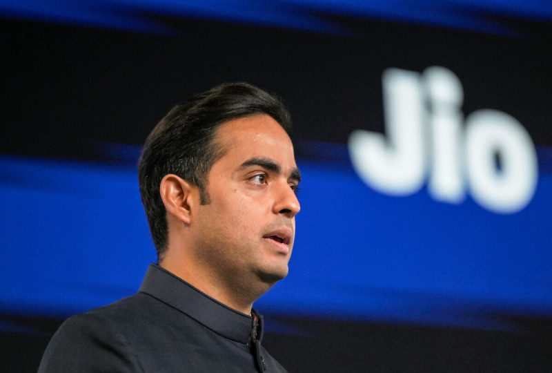 Jio IPO Steals the Spotlight as Indian Stock Markets Struggle on Day One