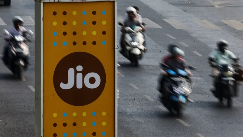 🚀 Jio IPO Breaks the Internet… Almost! Over 1 Crore Applications Pour In as Public Bids Cross ₹4.5 Lakh Crore