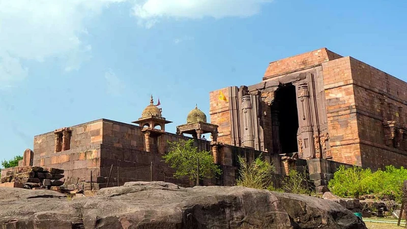 Bhopal’s Ancient Wonder 😲 An Unfinished Temple With a Giant Shiva Lingam 🔱